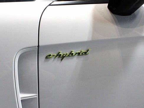 Certified 2023 Porsche Panamera 4 w/ Premium Package image 29