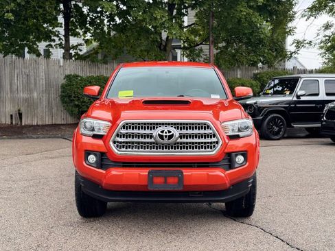 Used 2016 Toyota Tacoma TRD Sport w/ Towing Package AWD/4WD image 9