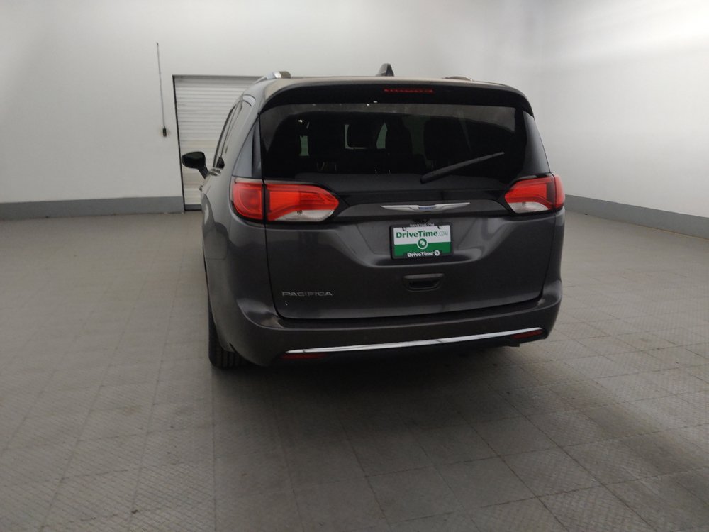 Used 2018 Chrysler Pacifica Touring-L FWD image 6
