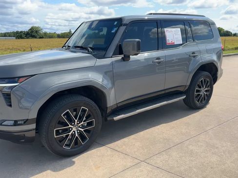 Used 2024 Lexus GX 550 w/ Accessory Package (Z1) AWD/4WD image 5