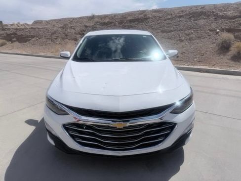 Used 2022 Chevrolet Malibu LT FWD image 2