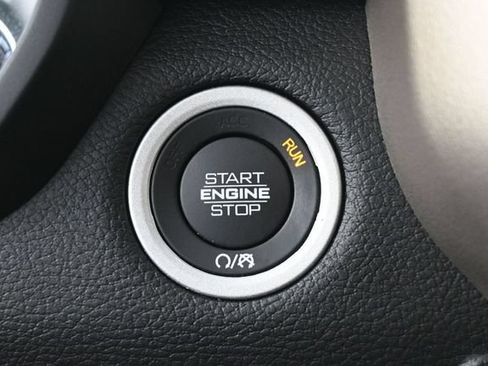 Used 2022 RAM 1500 Laramie AWD/4WD image 36