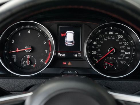 Used 2018 Volkswagen GTI SE image 31