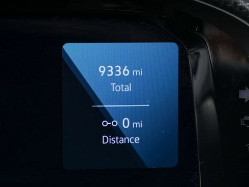 Certified 2025 Volkswagen Atlas Cross Sport SEL image 8