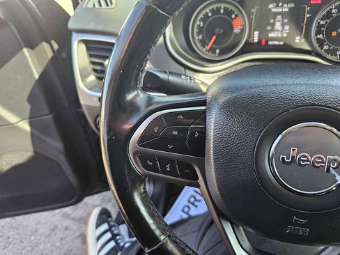 Used 2020 Jeep Cherokee Latitude Plus w/ Cold Weather Group image 18