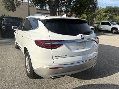 Used 2020 Buick Enclave Essence w/ Sound and Sites Package FWD image 5