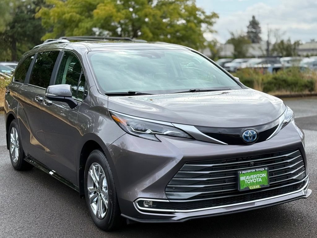 Used 2024 Toyota Sienna Platinum AWD/4WD image 7