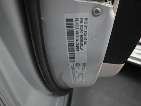 Used 2024 Chrysler Pacifica Touring-L FWD image 19