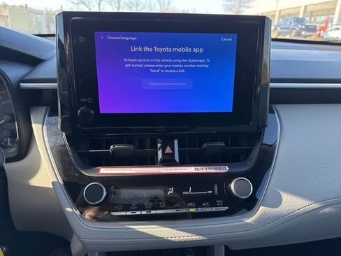Used 2023 Toyota Corolla Cross L image 12