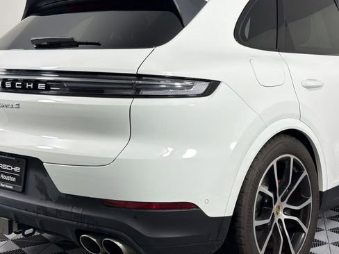 Certified 2024 Porsche Cayenne S AWD/4WD image 10