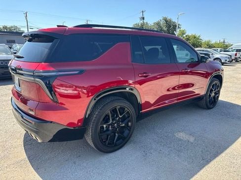 Used 2025 Chevrolet Traverse RS w/ LPO, Floor Liner Package FWD image 3