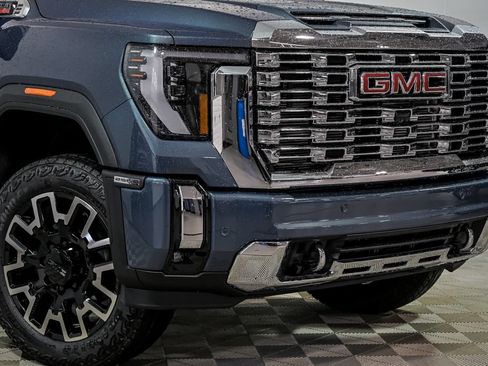 New 2026 GMC Sierra 2500 Denali w/ Denali Reserve Package AWD/4WD image 2