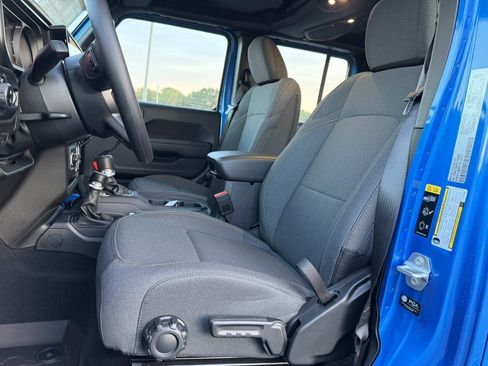 New 2026 Jeep Gladiator Sport AWD/4WD image 15