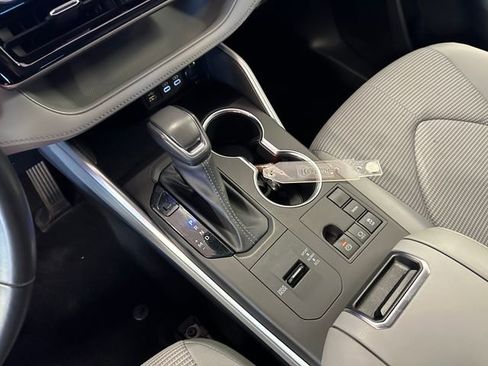 Used 2023 Toyota Highlander LE FWD image 24