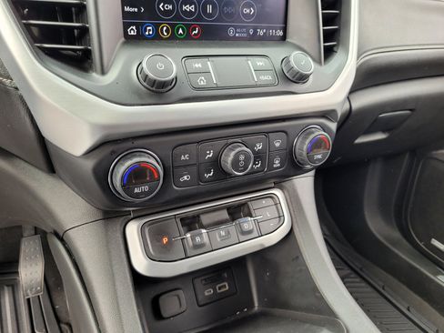Used 2023 GMC Acadia SLT FWD image 21