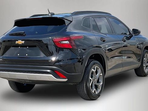 Used 2025 Chevrolet Trax LT FWD image 5