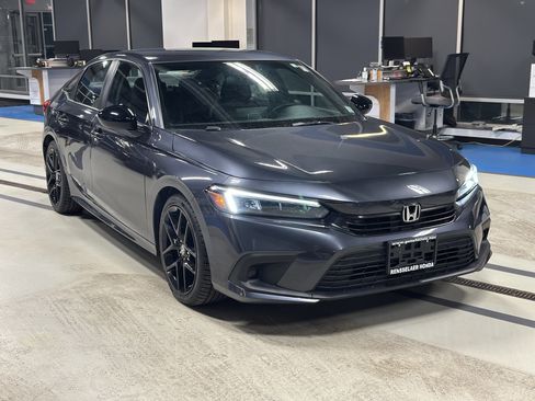 Used 2023 Honda Civic Sport image 3