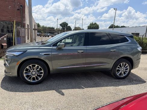 Used 2023 Buick Enclave Avenir FWD image 2