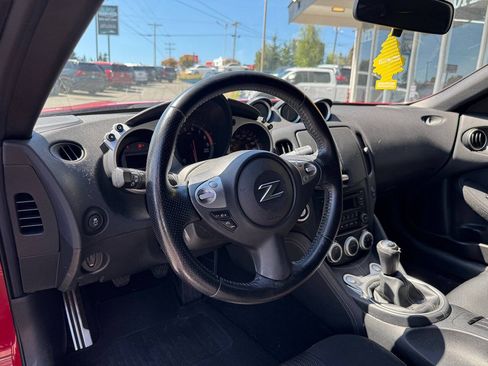Used 2016 Nissan 370Z Coupe RWD image 13