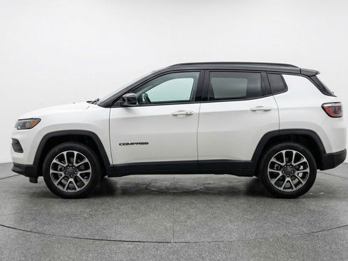 Used 2025 Jeep Compass Limited AWD/4WD image 4