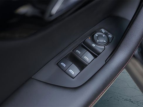 Used 2023 Chevrolet Blazer RS image 34