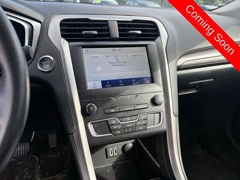 Used 2020 Ford Fusion SE image 9
