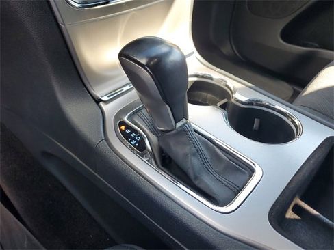 Used 2018 Jeep Grand Cherokee Laredo image 30