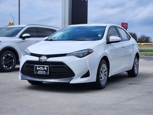 Used 2019 Toyota Corolla LE image 3