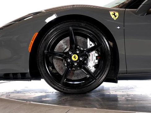 Certified 2022 Ferrari F8 Tributo RWD image 18