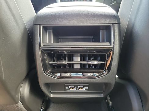 Used 2025 Jeep Grand Cherokee Laredo X AWD/4WD image 28