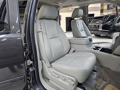 Used 2011 Chevrolet Avalanche LT w/ Regional Value Package RWD image 17