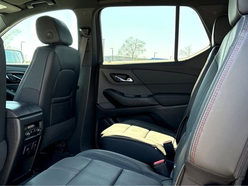 Used 2023 Chevrolet Traverse RS image 16