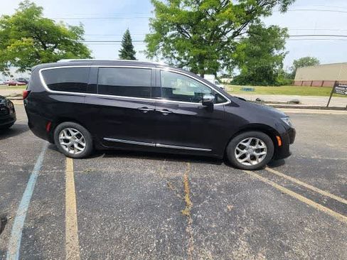 Certified 2019 Chrysler Pacifica Limited w/ Advanced Safetytec Group FWD image 6