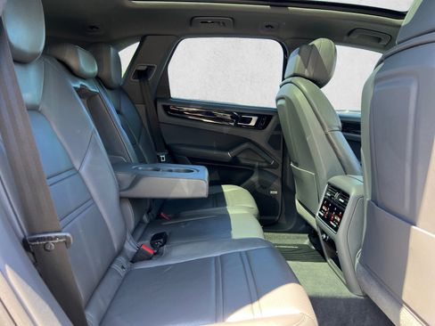 Used 2020 Porsche Cayenne AWD/4WD image 25
