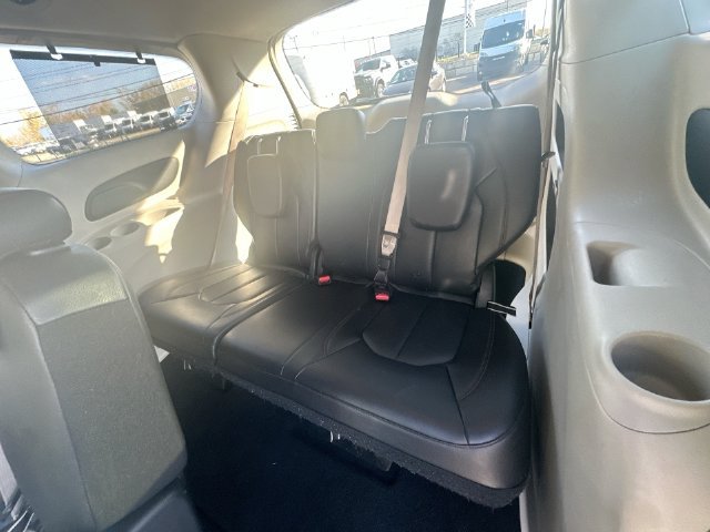 Used 2018 Chrysler Pacifica Touring-L FWD image 25
