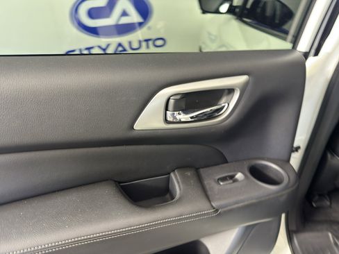 Used 2017 Nissan Pathfinder SL w/ SL Tech Package image 31