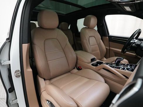 Certified 2019 Porsche Cayenne E-Hybrid image 27