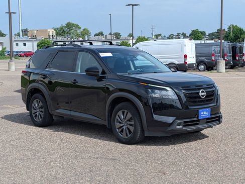 Used 2023 Nissan Pathfinder SV w/ Black Appearance Package AWD/4WD image 10
