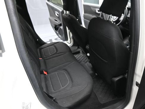 Used 2021 Jeep Renegade Latitude AWD/4WD image 18