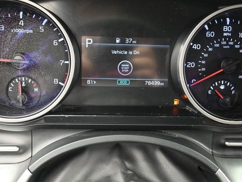 Used 2023 Kia Carnival LX FWD image 13