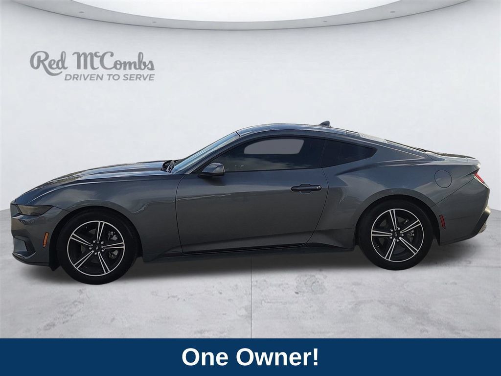 Used 2025 Ford Mustang Coupe RWD image 2