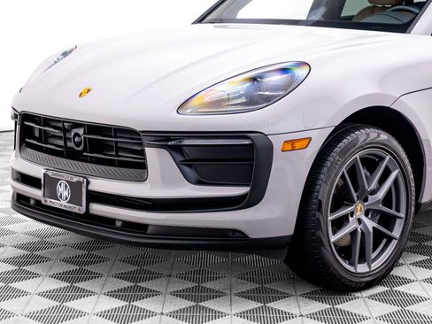 Used 2023 Porsche Macan AWD/4WD image 35
