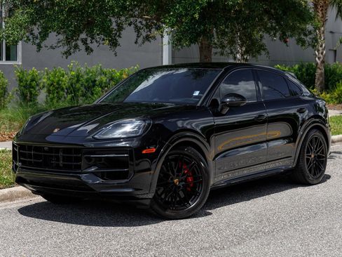 Used 2025 Porsche Cayenne GTS AWD/4WD image 27