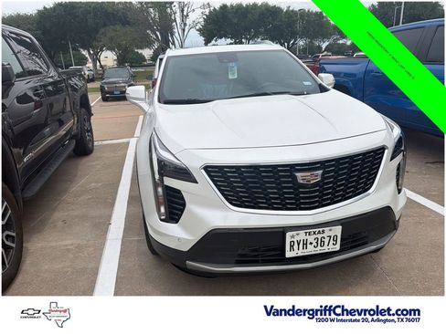 Used 2023 Cadillac XT4 Premium Luxury w/ Enhanced Visibility Package FWD image 3