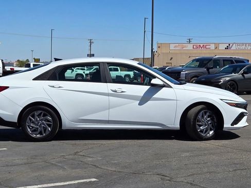 Certified 2025 Hyundai Elantra Hybrid FWD image 3