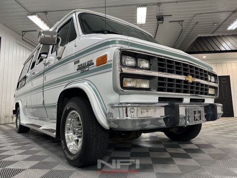Used 1992 Chevrolet G20 RWD image 15