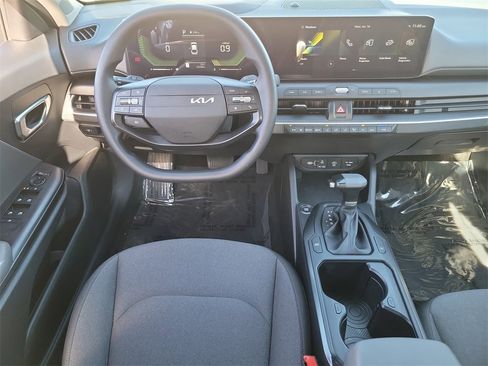 Used 2025 Kia K4 LXS image 4