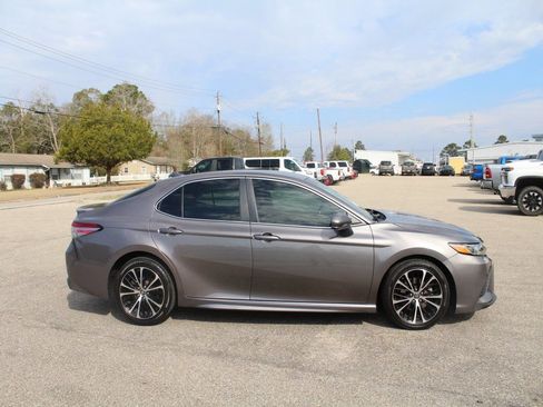 Used 2019 Toyota Camry SE image 11