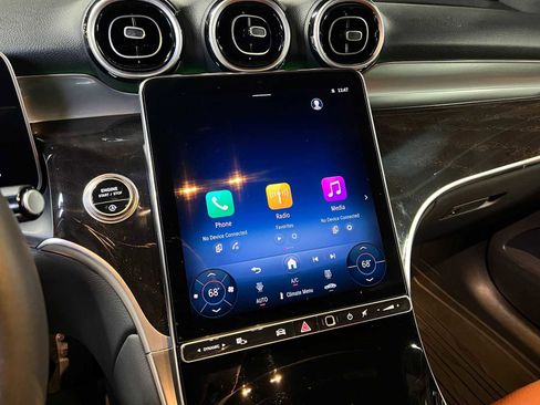 Used 2025 Mercedes-Benz GLC 300 GLC 300 image 31