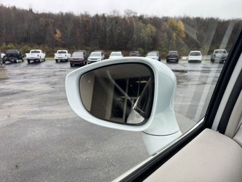 Used 2022 Chrysler Pacifica Touring-L image 31